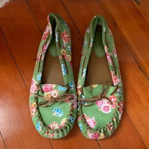 Floral urban outfitters leather moccasins 🌸